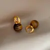 Brincos retrô de bola com pedra olho de tigre Maillard para mulheres no outono e inverno. Brincos de design exclusivo, luxuosos e acessíveis. Brincos elegantes e populares.