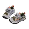 Zapatos para niñas 2026 otoño nuevo modelo zapatillas deportivas infantiles casuales con suela blanda zapatillas de entrenamiento para niñas para niños mayores corriendo