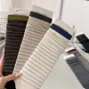 Meias listradas color block de comprimento médio para outono e inverno femininas, meias slouch cinza-azulado estilo japonês femininas, meias femininas no atacado de Zhuji