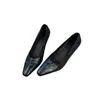Versão em pele de ovelha de sapatos rasos simples e elegantes de bico quadrado pequeno para mulheres, adequados para o trajeto para o trabalho e trabalho profissional, saltos altos versáteis de alta qualidade