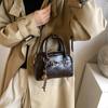 Bolso Retro Americano Invierno 2025 Nuevo Bolso de Mujer Casual Bolso de Hombro Maillard Textura de Alta Calidad Bolso Cruzado