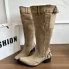 Botas de Moda de Otoño Verano 2026 Adelgazantes Apiladas para Mujer Punta Fina Tacón Grueso Botas Altas Hebilla de Cinturón Talla Grande Botas de Moda