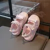 Sandálias Infantis 2026 Verão Novo Estilo Sandálias Casuais de Solado Macio para Meninas, Calçados Confortáveis de Praia com Solado Macio para Esportes Aquáticos