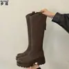 Botas de salto alto com sola grossa em couro genuíno, botas de cano alto para mulheres, abertura em V, efeito emagrecedor, zíper traseiro, adequadas para mulheres baixinhas, botas de equitação