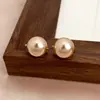 Pendientes de Perla de Nuevo Estilo, Pendientes Geométricos Elegantes y Versátiles, Simples y Elegantes, Chapados en Oro, Pendientes de Alta Gama para Mujer al por Mayor