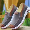 Zapatos de hombre del viejo Pekín, nuevos zapatos casuales de tela transpirable sin cordones para primavera-verano, zapatos cómodos para caminar para hombres de mediana edad y ancianos