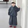 Conjunto Matelassê Infantil Outono/Inverno 2026 Novo Tendência Cool Moletom com Capuz para Crianças Conjunto Elegante de Duas Peças Matelassê
