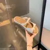 Versión de Piel de Vaca de las Chanclas Versátiles Casuales de Playa Abiertas con Lazo Reductoras de Edad para Mujer en Piel Genuina