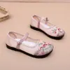 Zapatos de Malla Transpirables de Verano sin Cordones Bordados para Mujer Suela Suave Zapatos Planos para Madres de Mediana Edad y Mayores Zapatos de Tela Old Beijing
