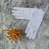 Guantes de encaje elástico directo de fábrica flor de crisantemo pequeño guantes de protección solar de verano guantes de etiqueta para actuación
