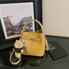 Luxo discreto de alta qualidade, bolsa de axila de nicho para mulheres, nova coleção de verão 2026, uma bolsa tote de ombro moderna e requintada, perfeita para o dia a dia