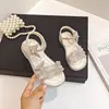 Sandalias para Niñas 2025 Verano Nuevos Zapatos de Princesa con Lazo para Niños Zapatos de Punta Abierta para Niñas Dulces Zapatos de Estudiante