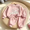 Nuevo Conjunto de Comercio Exterior para Niñas, Sudadera con Lazo y Pantalones Jogger, Atuendo de Dos Piezas Versátil y Elegante para Niños Pequeños y Niños Pequeños