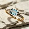 Anillo Yanbai de diseño moderno, exquisito, de lujo ligero en color dorado, versátil y elegante, accesorio para mano de mujer con circonita incrustada de cobre