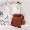 Conjunto de Otoño 2026 para Bebés y Niños, Moderna Decoración de Moño, Falda de Cuero Versátil de Color Sólido + Mangas Largas Derechas Estilo Coreano