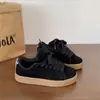 Tênis Versátil de Nicho Estilo Coreano para Mulheres Tendência Ins Primavera e Outono 2025 Novos Sapatos de Pão Esportivos e de Lazer para Estudantes Mulheres