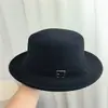 Chapéu plano estilo minimalista casual francês para mulheres, chapéu de feltro de lã australiana para outono e inverno com aba reta que faz o rosto parecer menor, chapéu de feltro moderno