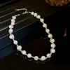 Colar Leve de Luxo com Zircônia e Pérola em Formato de Leque e Gota d'Água, Corrente para Clavícula Versátil Estilo Retro Francês, Joia de Nicho de Alta Qualidade