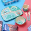 Juego de Vajilla de Fibra de Bambú de Cinco Piezas con Plato de Cuatro Compartimentos, Tazón de Dibujos Animados Lindo de Regalo, Taza, Cuchara, Tenedor Vajilla, Venta al por Mayor de Exportación
