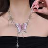 Collar con colgante de mariposa de cristal con gotas de aceite de diamante rosa dulce para mujer, cadena de clavícula de lujo ligera y de alta gama de nicho a la moda.