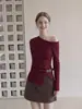 Nuevo Estilo Otoño Retro Dobladillo Irregular Cintura Ceñida Diseño Hombros Descubiertos Top de Punto para Mujer
