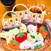 Lindo Llavero de Peluche de Fruta con Expresiones Adorables, Decoración Versátil para Bolso, Colgante de Juguete de Peluche