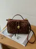 Bolso de mano retro para otoño e invierno, nuevo bolso de hombro mate de moda para mujer 2026, bolso cruzado de gamuza para ir al trabajo