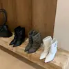 2026 Botas de Tobillo de Moda Nueva Estilo Coreano para Mujer, Hebilla de Cinturón Apilada, Punta Puntiaguda y Tacón Grueso, Botas de Moda de Gamuza para Verano