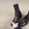 Botas Curtas Chuyuji Estilo Francês Bico Quadrado Salto Baixo Europeias e Americanas Salto Grosso com Zíper nas Costas, Novas Botas Curtas Versáteis da Moda Outono