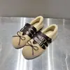Ropa exterior cálida versátil 2026 zapatos peludos de felpa de suela plana para mujer zapatos de algodón franceses zapatos para conducir nuevos otoño invierno sin cordones