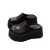Chinelos Baotou Femininos para Uso Externo 2026 Outono/Inverno Novo Estilo Sapatos Mule Preguiçosos de Solado Grosso Aumentadores de Altura para Pessoas Baixas Sapatos Individuais Birkenstock