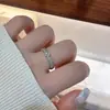 Conjunto de Anéis Abertos Geométricos com Coração de Strass Nicho Único Anel para Dedo Indicador Banda Diário Versátil para Mulheres