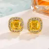 Brincos Pequenos de Cubo de Açúcar Dourado para Mulheres, Novo Estilo Popular 2024, Brincos Únicos de Nicho de Alta Qualidade, Elegantes Acessórios de Orelha com Diamante Amarelo