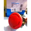 Botón Interruptor de Parada de Emergencia Cabeza Metálica NP2-BS542 BE102 GB14048.5 - Cabeza de Hongo Normalmente Cerrado