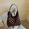 Bolsa Feminina Simples de Grande Capacidade Casual 2026 Novo Outono Início Bolsa de Ombro Leve para o Dia a Dia Bolsa Tote de Bolinhas Bolsa de Ombro
