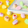 Bolo de creme triangular tridimensional miniatura comida brincar diy acessórios casa de brincar geladeira resina acessórios comida brincar atacado