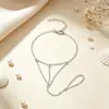 Pulsera de Cadena Dorada Fina Conectada para Dedo Mano Europea y Americana Transfronteriza Cadena de Mano de Personalidad Simple para Mujer Pulsera Versátil de Cadena Multicapa