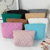 Bolsa de Cosméticos Acolchada Transfronteriza Bolso de Mano en stock Estuche para Lápices Estilo Japonés Simple Gran Capacidad Alto Valor Cuadros Almacenamiento