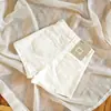 Shorts de mezclilla blancos versátiles de verano finos para personas petite, nuevos shorts de pierna ancha de talle alto adelgazantes 2026