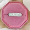 Anillo de Zirconia, Banda Lisa, Sensación de Alta Gama, Diseño Exquisito para Mujeres, Joyería de Yiwu, Diseño de Nicho, Venta al por Mayor Transfronteriza R4572