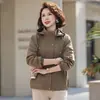 Nueva Moda de Primavera 2026 para Mamá Chaqueta con Capucha Casual de Moda para Edad Media Temperamento Ropa Superior de Primavera y Otoño para Edad Media y Adultos Mayores