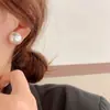Brincos de Pérola Plana Coloridos Exquisitos Estilo Retro Francês para Mulher Temperamento Gentil Nicho Luxo Leve Brincos Versáteis