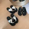 Sandalias de meter con decoración metálica de moda para mujer, para uso exterior en verano, pantuflas de suela gruesa, sandalias de meter versátiles de estilo casual para vacaciones