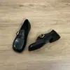 Versión de piel de vaca estilo británico zapatos pequeños de cuero para mujer zapatos de pezuña de cerdo con punta dividida hebilla de cuero mocasines sin cordones tacón grueso zapatos versátiles de un solo color