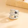 Pendientes de clip para oreja con diseño de nicho transfronterizo europeo y americano, incrustados de diamantes, calados, pequeños en forma de C, simples y versátiles para mujer