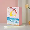 Bolsa de Papel para Pintura al Óleo Creativa Bolsa Tote para Compras de Té de Leche Almacenamiento de Flores Bolsa de Regalo de Cumpleaños Impresión a Color Logo Personalizado Lote Tarjeta Blanca