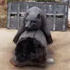Escultura de Urso Pardo em Cobre Fundido, Escultura de Urso em Cobre Puro Deitada em Madeira, Escultura Grande de Urso em Cobre, Designs Personalizados