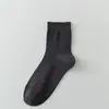Calcetines de Media Pantorrilla Lisos de Algodón 93% para Hombre, Transpirables Casuales Absorbentes del Sudor para Hombre, Venta al por Mayor Año del Caballo 2026, Envío Gratis