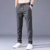 Calça Casual Masculina de Moda Verão Tendência Estilo Americano Cor Sólida Jovem Caimento Solto Cropped Perna Reta Fina