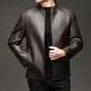 Jaqueta Masculina de Couro PU 2026 Outono/Inverno Gola Alta Zíper Top para Jovens e Meia-Idade, Luxuoso Casaco Quente de Couro Lavado para Negócios